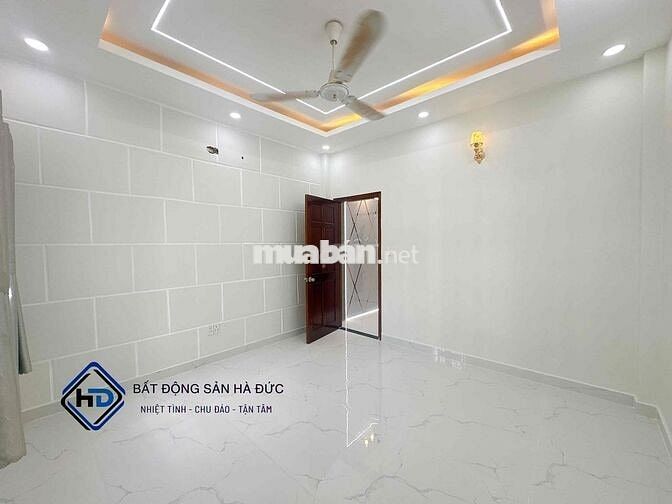 Nhà 2 lầu 4x18 mặt tiền Trần Thị Cờ giữa Chợ