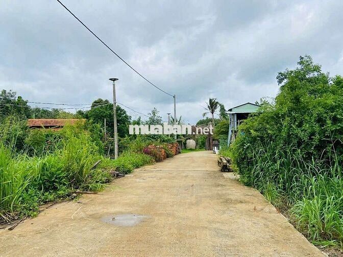 Lô đất 40m mặt tiền đường bê tông 2 làn xe hơi