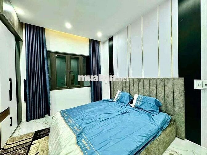 Cho thuê nhà 3 tầng mt gần chợ hòa xuân