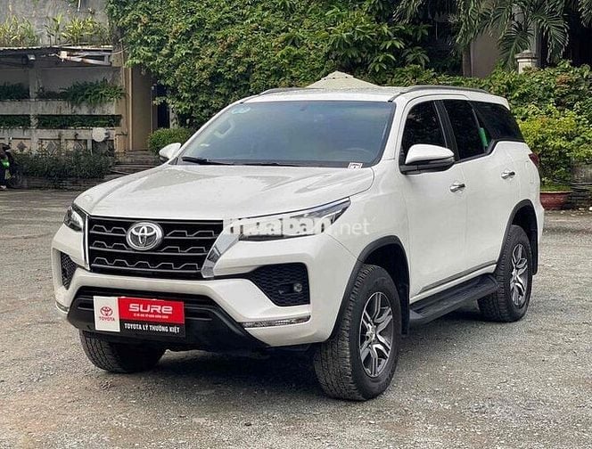 Toyota Fortuner 2.4AT 4X2 2022 Xe hãng bán