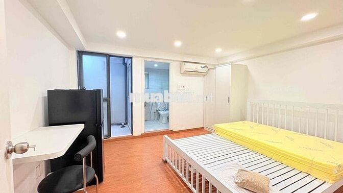 CHÍNH CHỦ CHO THUÊ STUDIO BAN CÔNG THANG MÁY NGAY CHỢ TÂN ĐỊNH MỚI