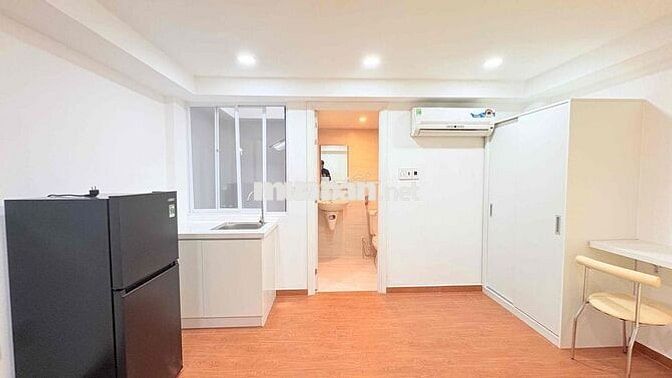 CHÍNH CHỦ CHO THUÊ STUDIO BAN CÔNG THANG MÁY NGAY CHỢ TÂN ĐỊNH MỚI