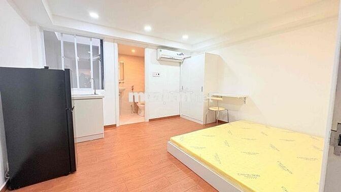 CHÍNH CHỦ CHO THUÊ STUDIO BAN CÔNG THANG MÁY NGAY CHỢ TÂN ĐỊNH MỚI