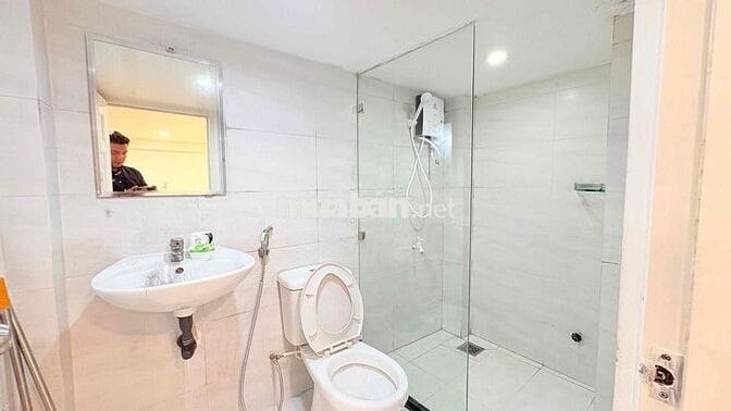 CHÍNH CHỦ CHO THUÊ STUDIO BAN CÔNG THANG MÁY NGAY CHỢ TÂN ĐỊNH MỚI