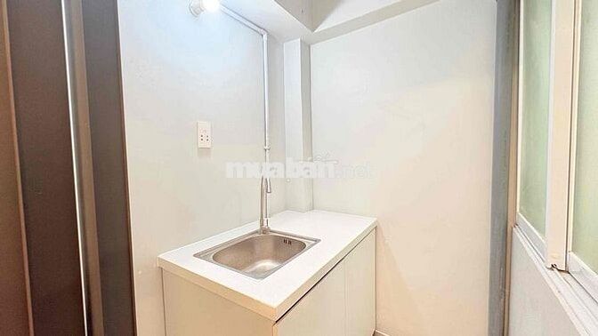 CHÍNH CHỦ CHO THUÊ STUDIO BAN CÔNG THANG MÁY NGAY CHỢ TÂN ĐỊNH MỚI