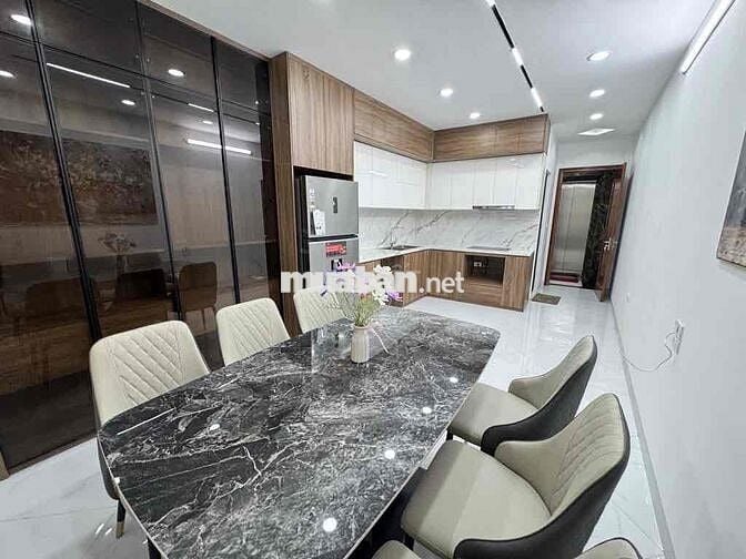 Bán Nhà Ngõ Xuân Thuỷ 35m 6 Tầng Thang máy xịn sò