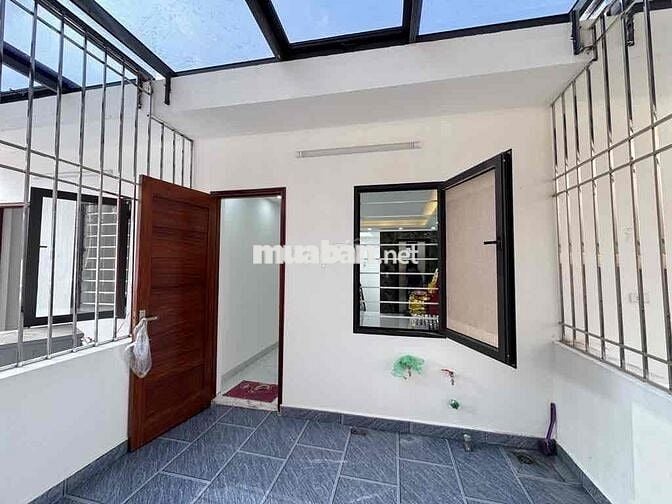 Bán Nhà Ngõ Xuân Thuỷ 35m 6 Tầng Thang máy xịn sò