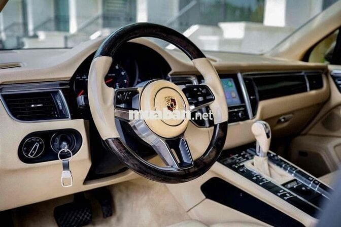 Porsche Macan model 2016