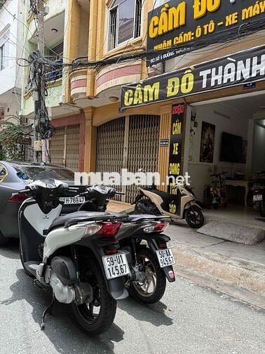xe mới chưa lăn bánh kèm biển đấu giá