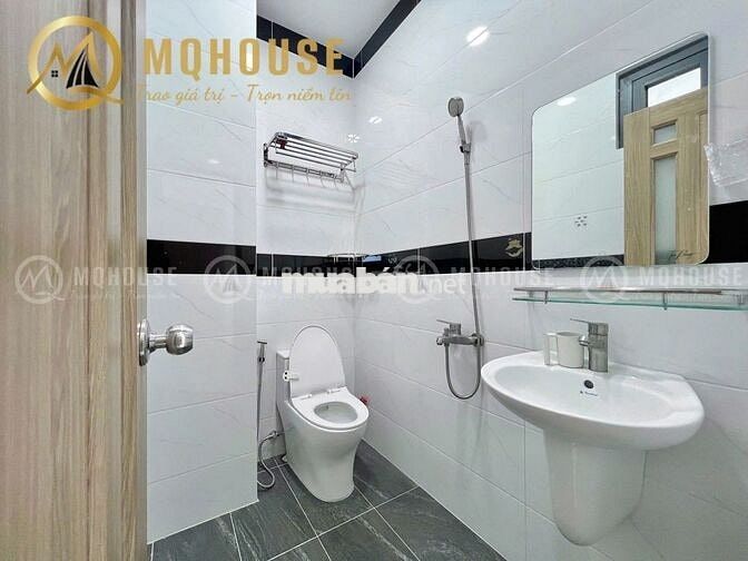 Căn hộ full nội thất ban công, cửa sổ thoáng mát Khánh Hội Quận 4