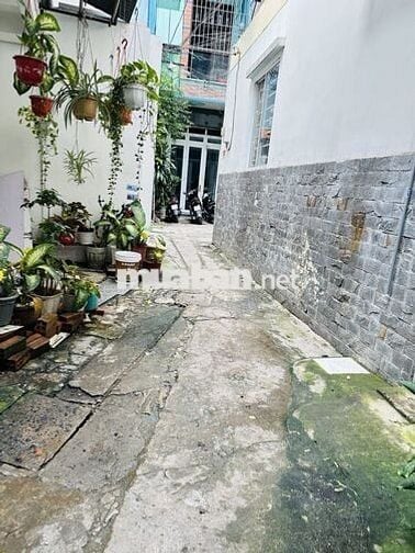 NHỎ XINH - ÂU CƠ- TÂN BÌNH- CÁCH HẺM XE HƠI VÀI BƯỚC CHÂN