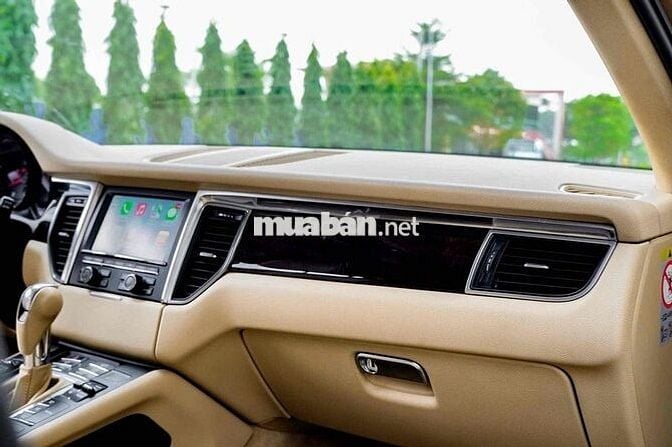 Porsche Macan model 2016