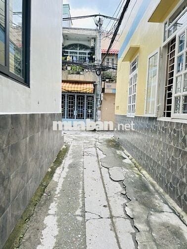 NHỎ XINH - ÂU CƠ- TÂN BÌNH- CÁCH HẺM XE HƠI VÀI BƯỚC CHÂN
