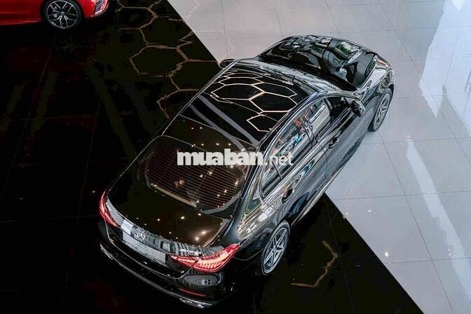Mercedes Benz C300 model 2023