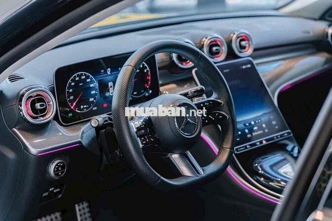 Mercedes Benz C300 model 2023