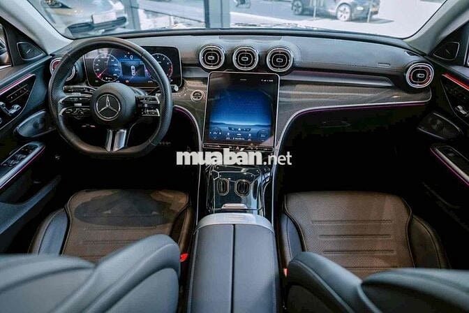 Mercedes Benz C300 model 2023