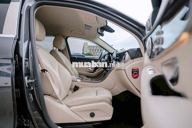 Mercedes Benz GLC200 2022