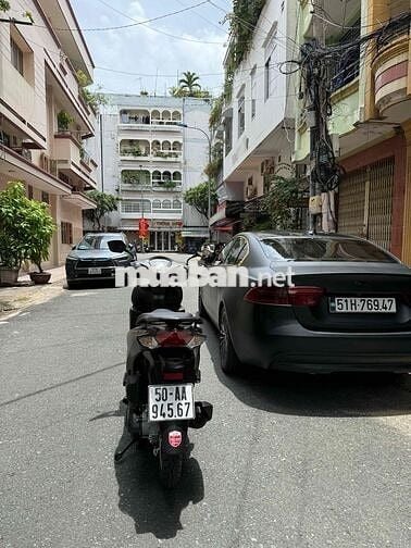 xe mới chưa lăn bánh kèm biển đấu giá