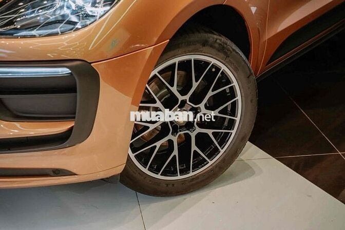 Porsche Macan model 2016