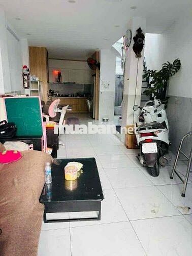 NHÀ 2 TẦNG, 42m2, NHÀ BÈ, PHÙ HỢP GIA ĐÌNH 4 NGƯỜI.