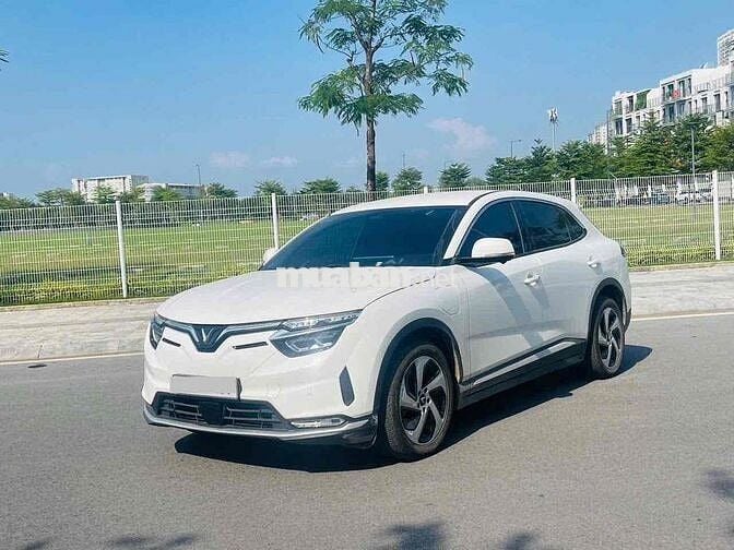 VinFast VF8 2024 Eco - 27000 km