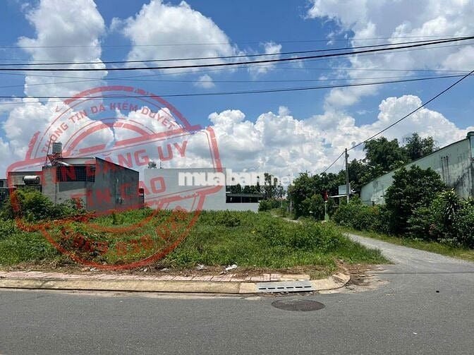 HẠ GIÁ 300TR BÁN GẤP LÔ GÓC 2 MT THỊ TRẤN CỦ CHI 260M2 GIÁ 1 TỶ 050TR