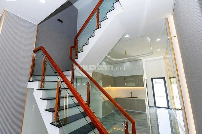 NHÀ 2 TẦNG - 120m2 - 3PN - SÂN XE HƠI - HỔ TRỢ VAY BANK - GIÁ 2.45 tỷ