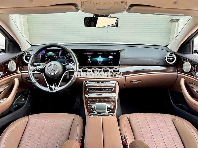 Mercedes Benz 2022 E200 Exclusive - 30000 km