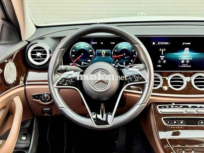 Mercedes Benz 2022 E200 Exclusive - 30000 km