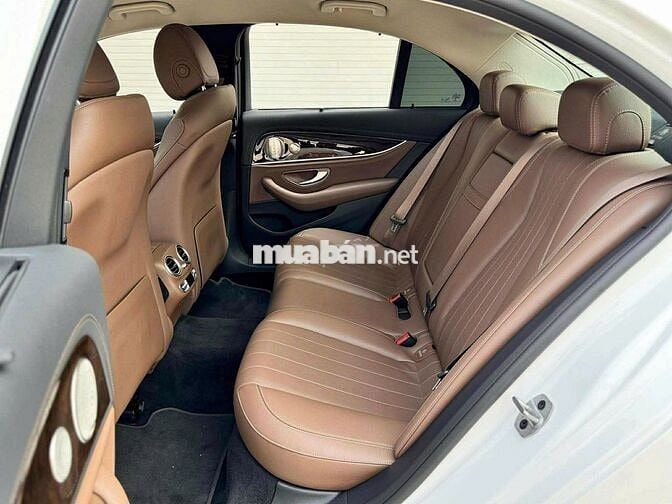 Mercedes Benz 2022 E200 Exclusive - 30000 km