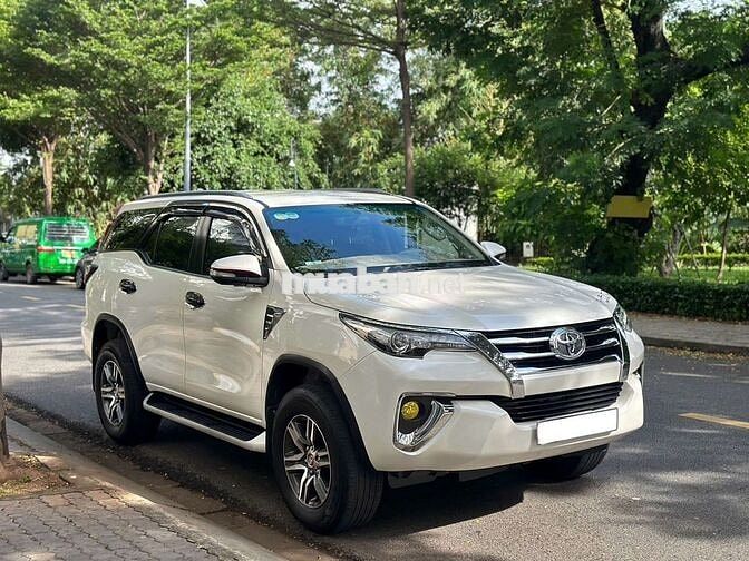 Toyota Fortuner 2.4G 4x2 sàn 2017 full option lướt