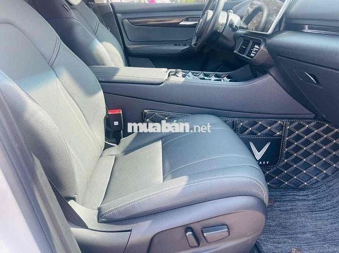 VinFast VF8 2024 Eco - 27000 km