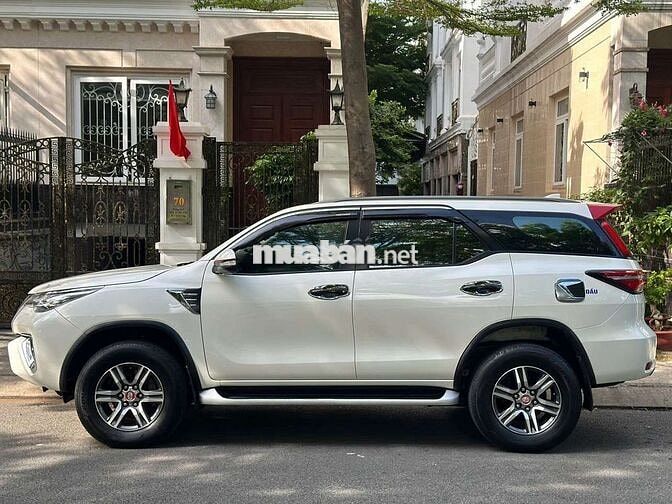 Toyota Fortuner 2.4G 4x2 sàn 2017 full option lướt