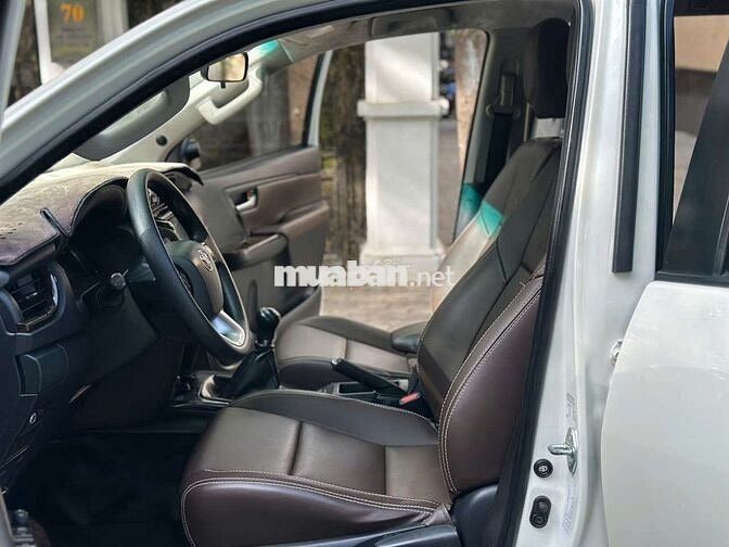Toyota Fortuner 2.4G 4x2 sàn 2017 full option lướt