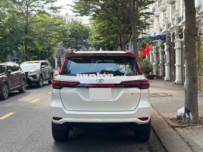 Toyota Fortuner 2.4G 4x2 sàn 2017 full option lướt