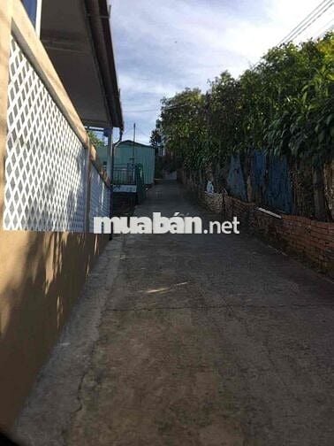 nhà cấp 4, dt đất 300m2, đường trần phú //
