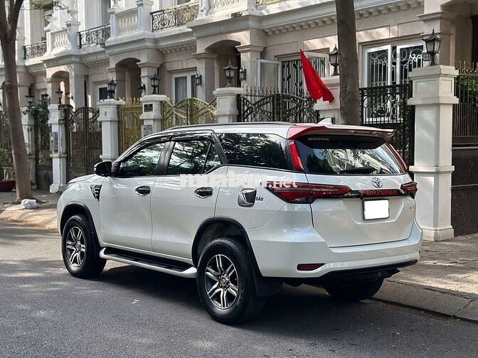 Toyota Fortuner 2.4G 4x2 sàn 2017 full option lướt