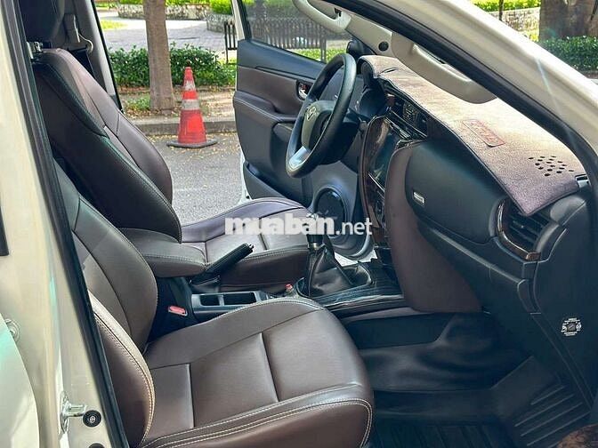 Toyota Fortuner 2.4G 4x2 sàn 2017 full option lướt