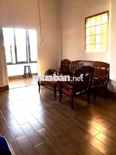 nhà cấp 4, dt đất 300m2, đường trần phú //