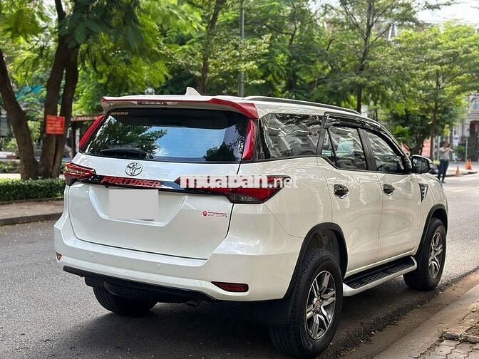 Toyota Fortuner 2.4G 4x2 sàn 2017 full option lướt