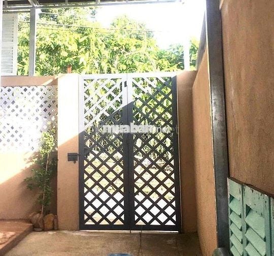 nhà cấp 4, dt đất 300m2, đường trần phú //