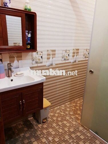 Cho thuê nhà 1 trệt 3 lầu đường số 7 khu công ty 8