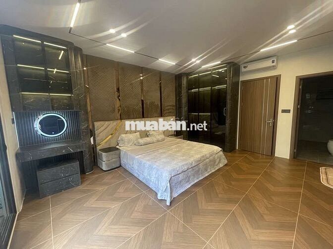 Bán nhà phường Bồ Đề- ngõ thông- ô tô vào nhà- kinh doanh, thang máy