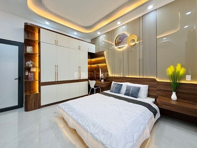 Nhà 2 lầu thiết kế tân cổ điển, full nội thất cấp, giá chỉ 3,15 tỷ