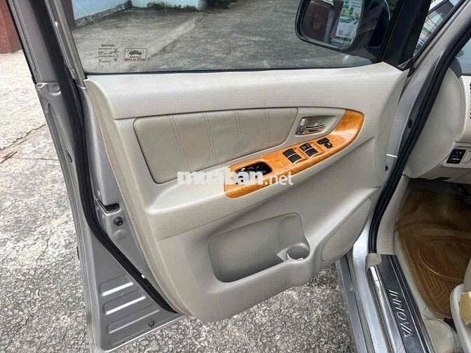 Toyota Innova 2009 V - 168000km