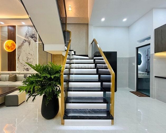 Nhà 2 lầu thiết kế tân cổ điển, full nội thất cấp, giá chỉ 3,15 tỷ