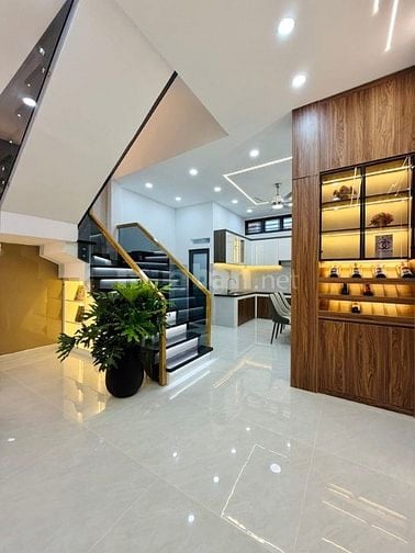 Nhà 2 lầu thiết kế tân cổ điển, full nội thất cấp, giá chỉ 3,15 tỷ