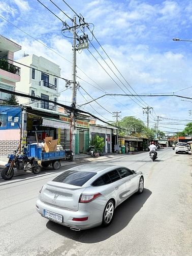 Nhà mới đẹp 100% sổ hồng mới 2025 cách đường lộ lớn Huỳnh Tấn Phát 50 