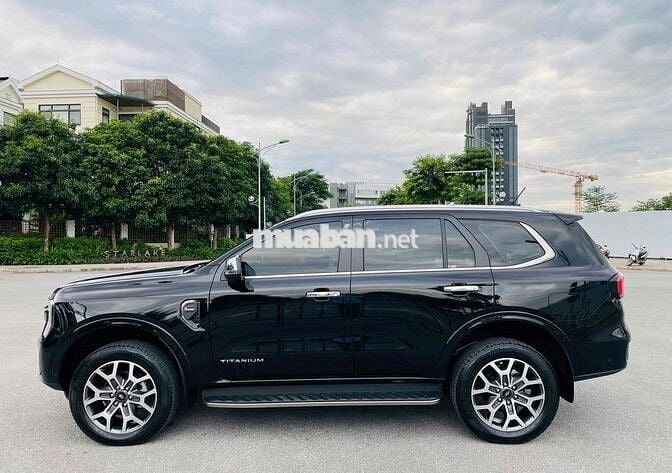 Ford Everest 2023 Titanium+ 2.0 AT 4x4 - 25000 km