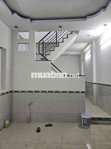 Cho thuê nhà 10tr .2,tầng .4x10 . 4pn 3toet duong 26/3
